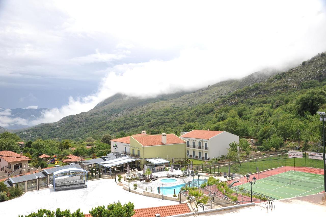 Alexander Mountain Resort Yerakárion Exterior foto